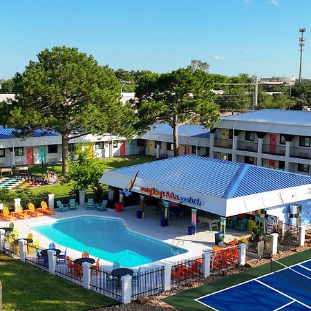Hotel Mccoy - Art, Libations, Pool Society College Station Bagian luar foto