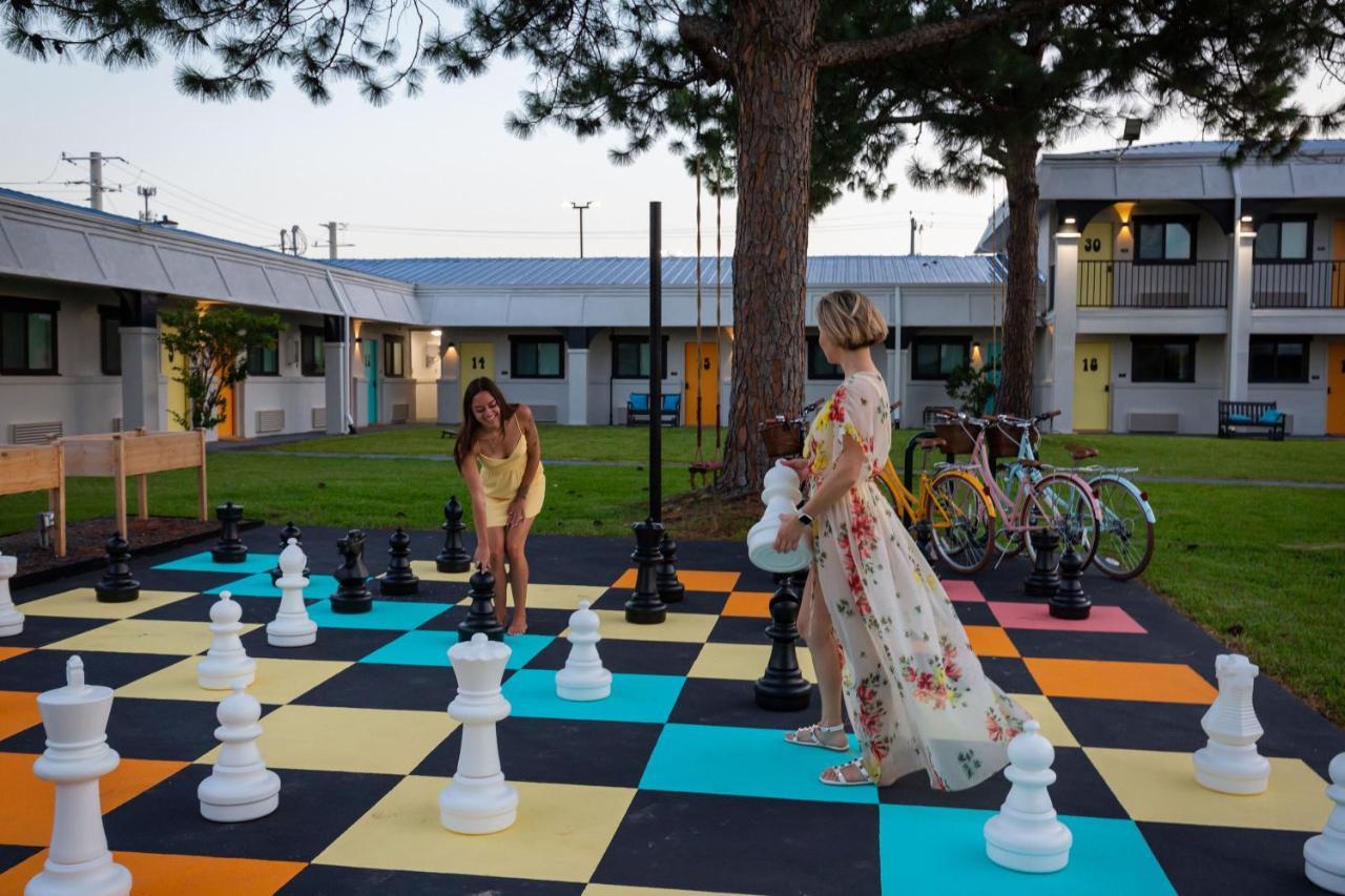 Hotel Mccoy - Art, Libations, Pool Society College Station Bagian luar foto