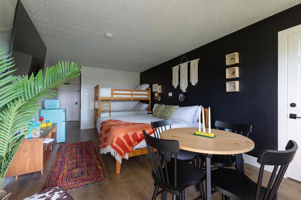 Hotel Mccoy - Art, Libations, Pool Society College Station Bagian luar foto