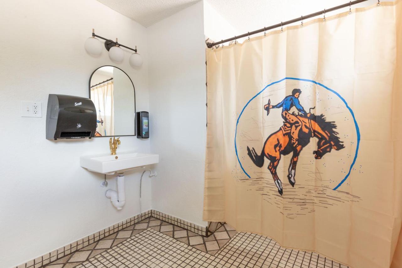 Hotel Mccoy - Art, Libations, Pool Society College Station Bagian luar foto