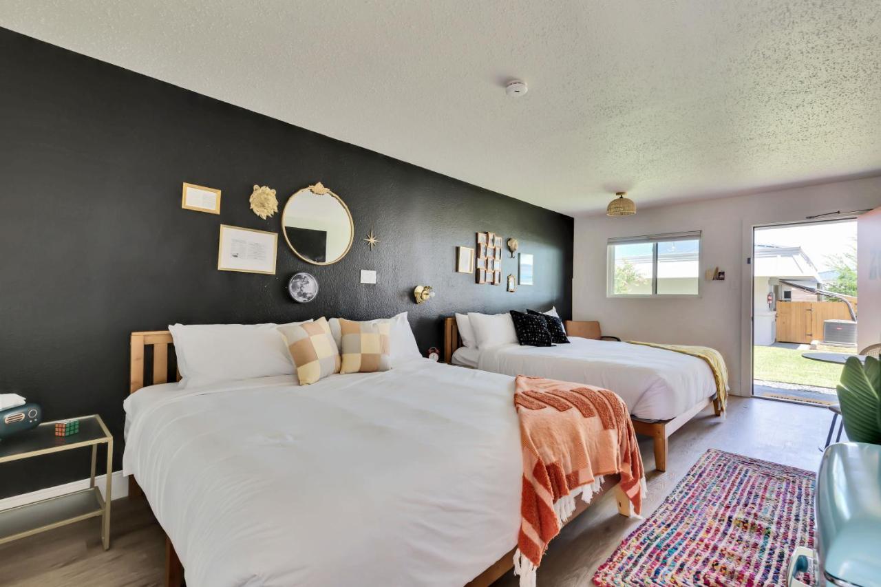 Hotel Mccoy - Art, Libations, Pool Society College Station Bagian luar foto