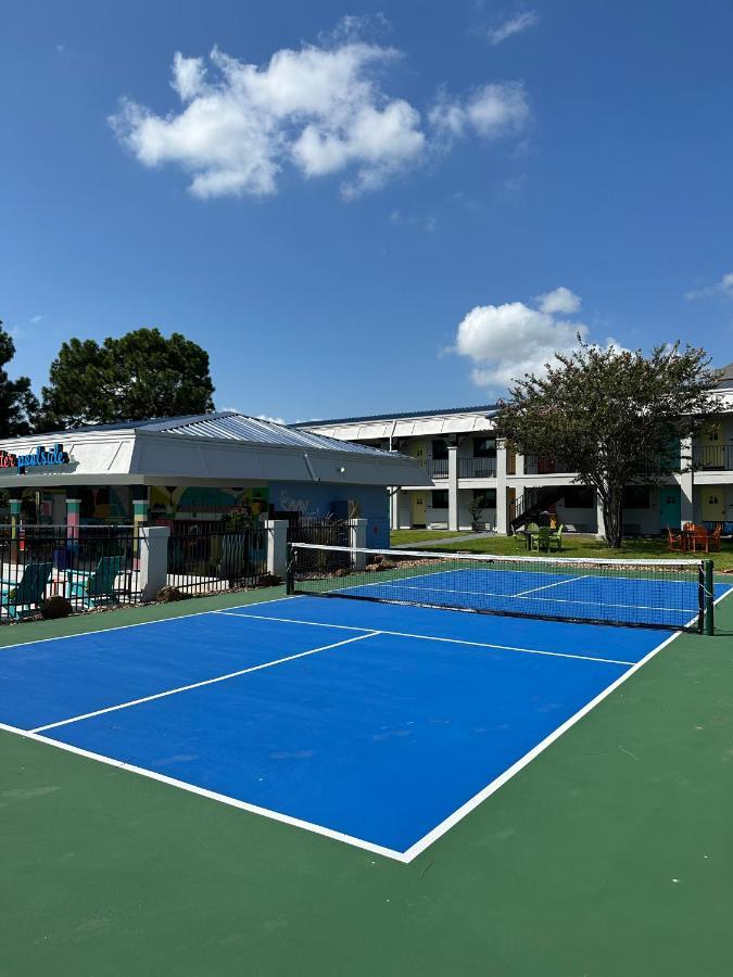 Hotel Mccoy - Art, Libations, Pool Society College Station Bagian luar foto