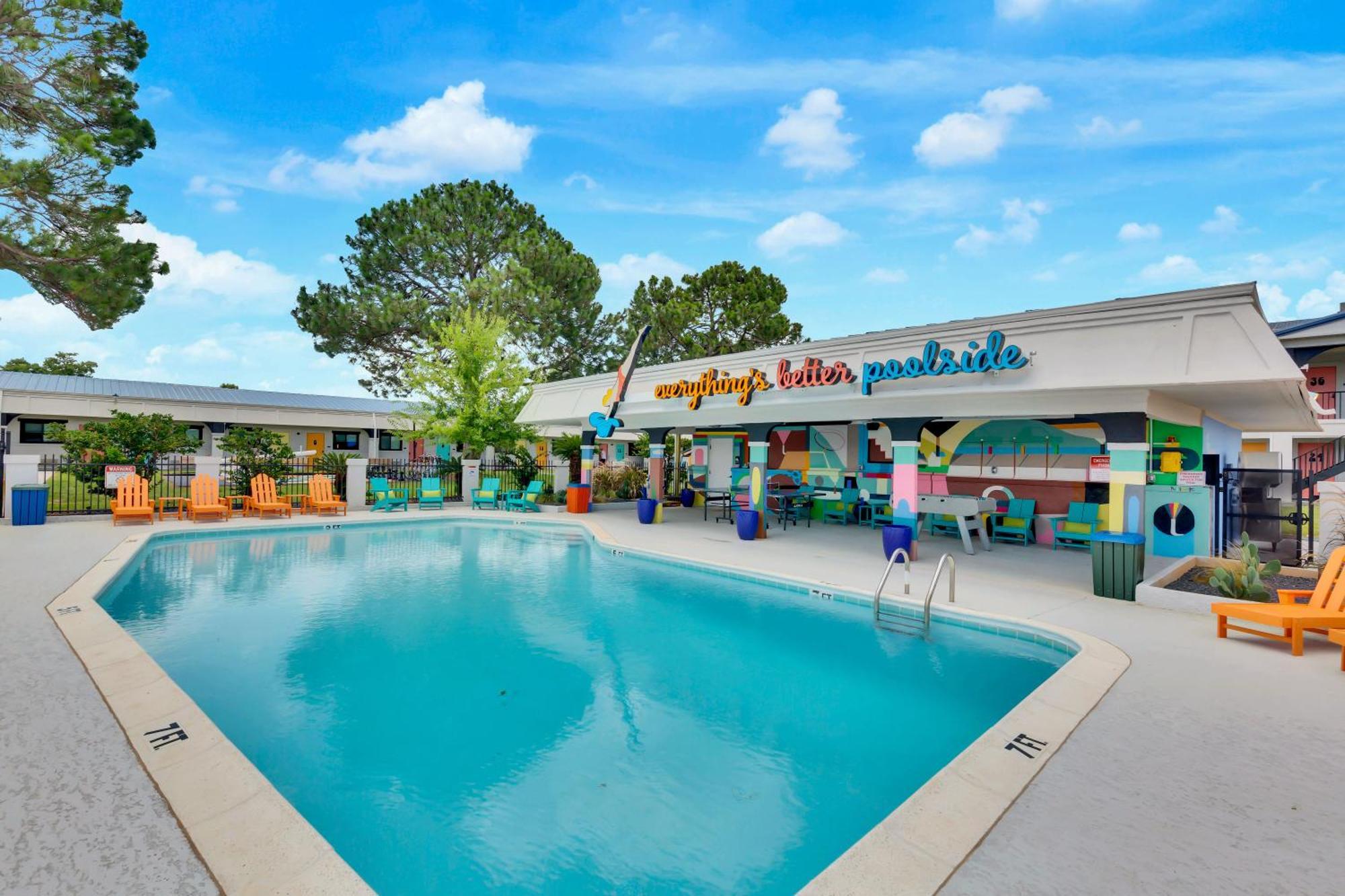 Hotel Mccoy - Art, Libations, Pool Society College Station Bagian luar foto