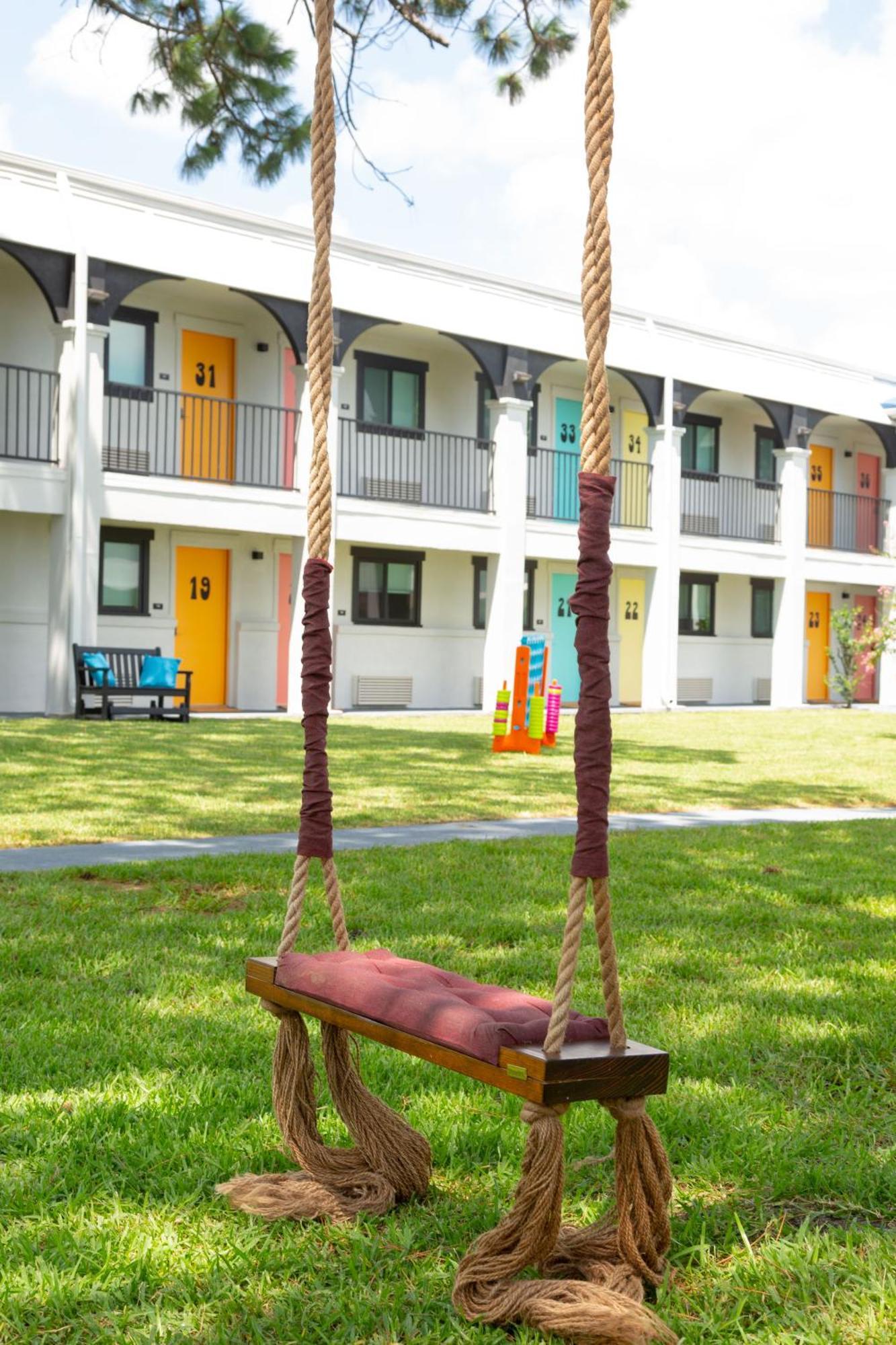 Hotel Mccoy - Art, Libations, Pool Society College Station Bagian luar foto