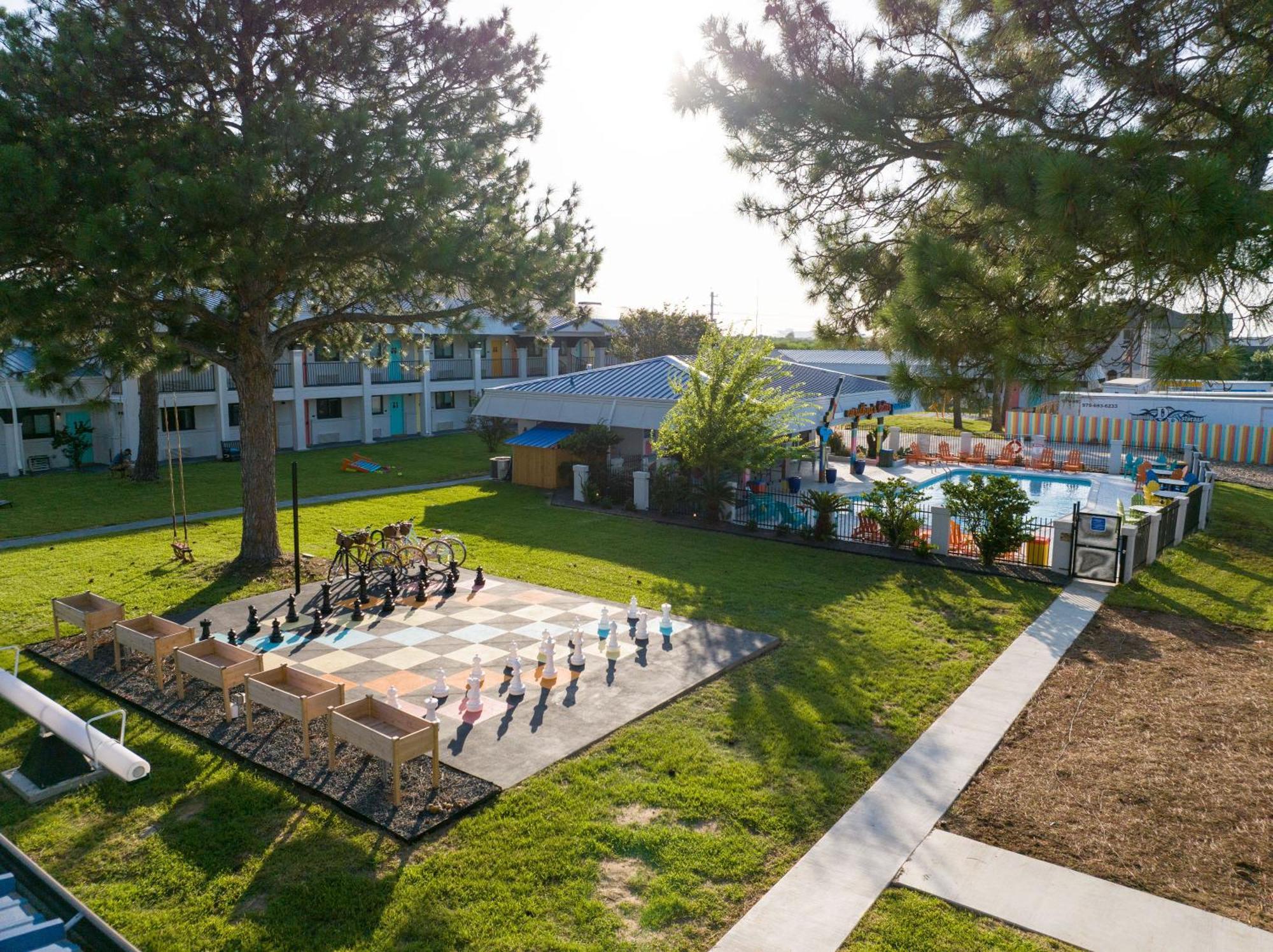 Hotel Mccoy - Art, Libations, Pool Society College Station Bagian luar foto